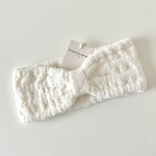 Load image into Gallery viewer, Image of Kashwere headband.