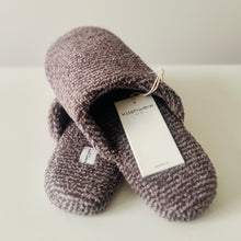 Load image into Gallery viewer, Image of Kashwere slippers
