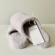 Load image into Gallery viewer, Image of Kashwere slippers
